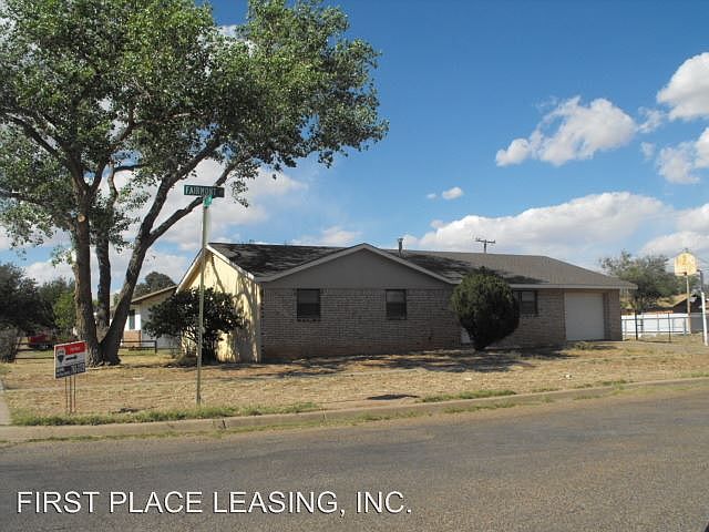 1st image of 900 Fairmont Ct
