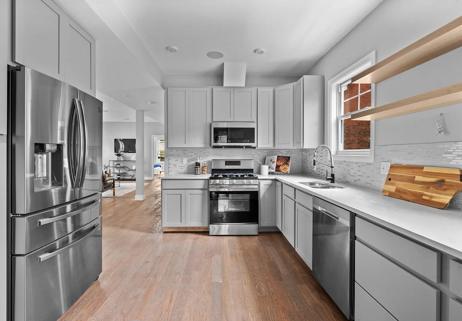 2 bed, 1350 sqft, $3,100 — Photo 2