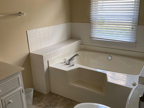 3rd image of 2949 Hillcreek Dr