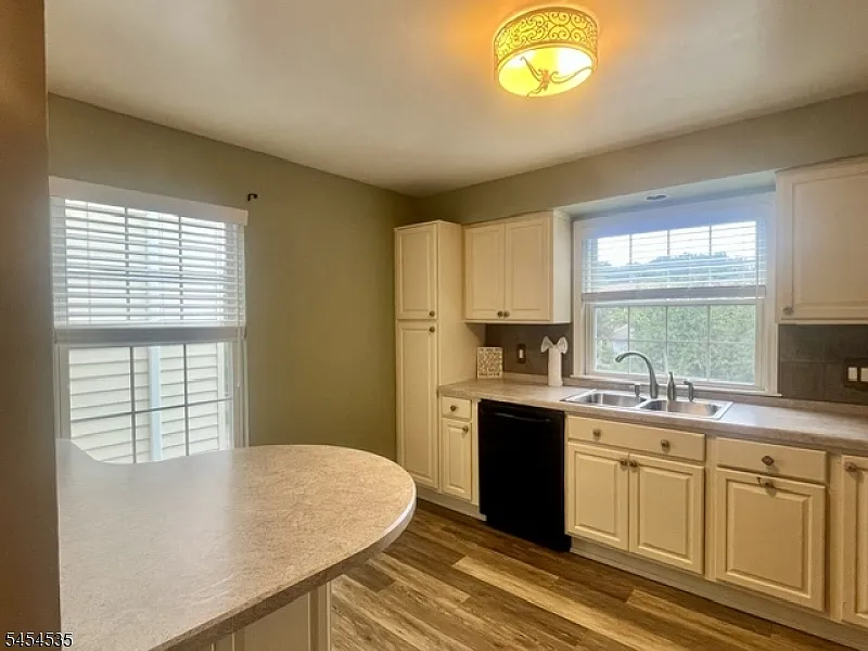 1 bed, 1.5 bath, $2,800 — Photo 4