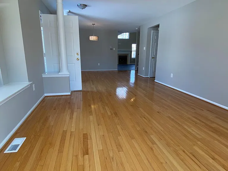 105 Hearthstone Ln — Photo 4
