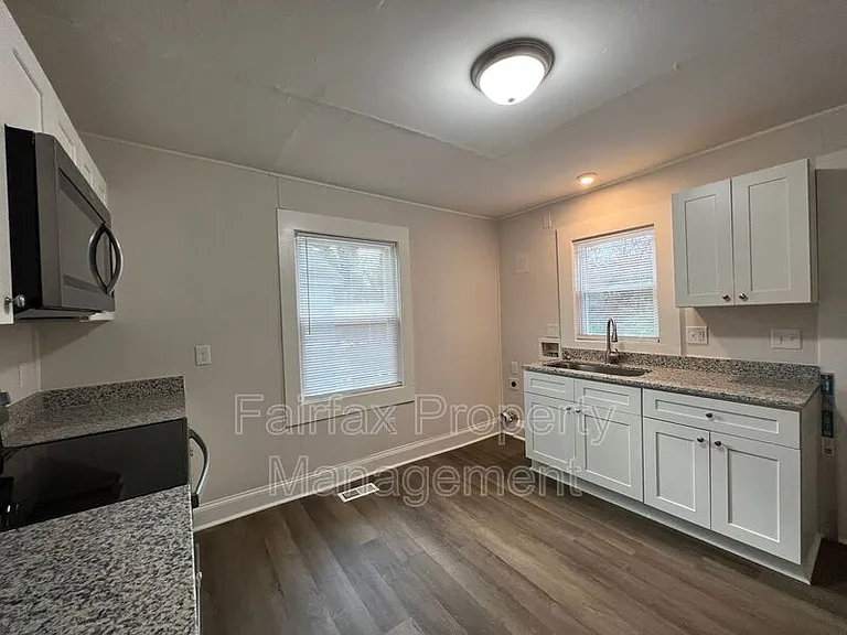 215 Temple Ave — Photo 11