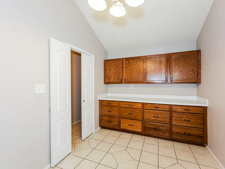 2268 Bresee Dr — Photo 5