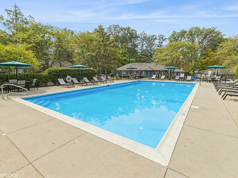 Silvertree at Little Turtle Apartments — Photo 44