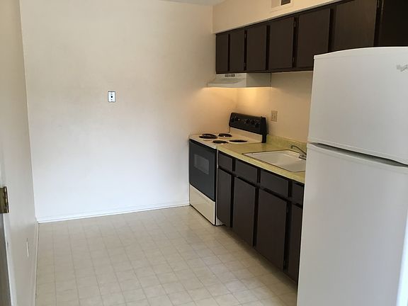 4th image of 3911 N Rockwell Ave APT 235
