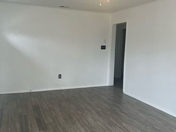 5th image of 609 N Stonestreet Ave