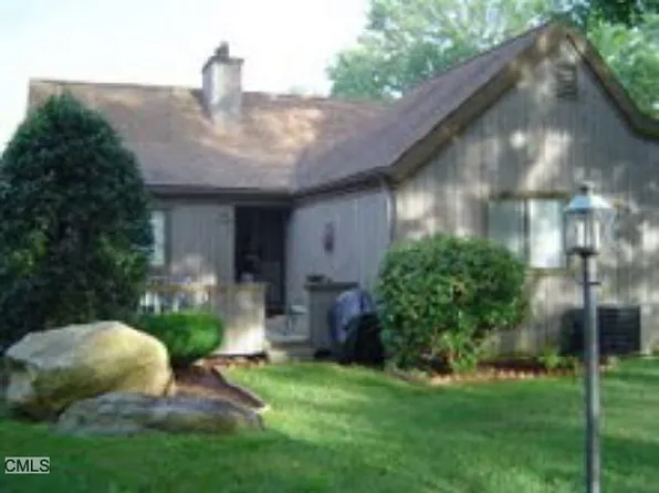 285 Agawam Dr #B, Stratford, CT 06614