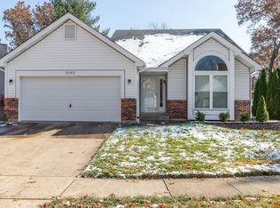 1045 Oak Glen Cir, Ballwin, MO