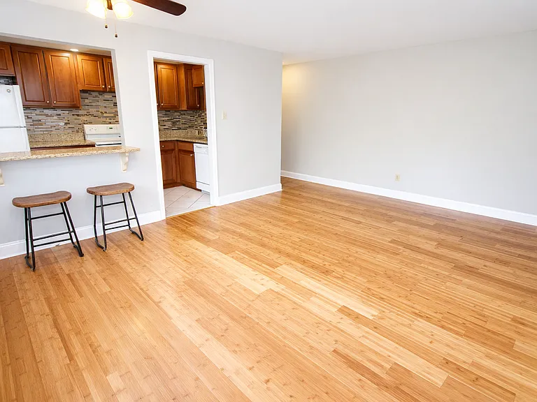 Hardwood 1 Bedroom