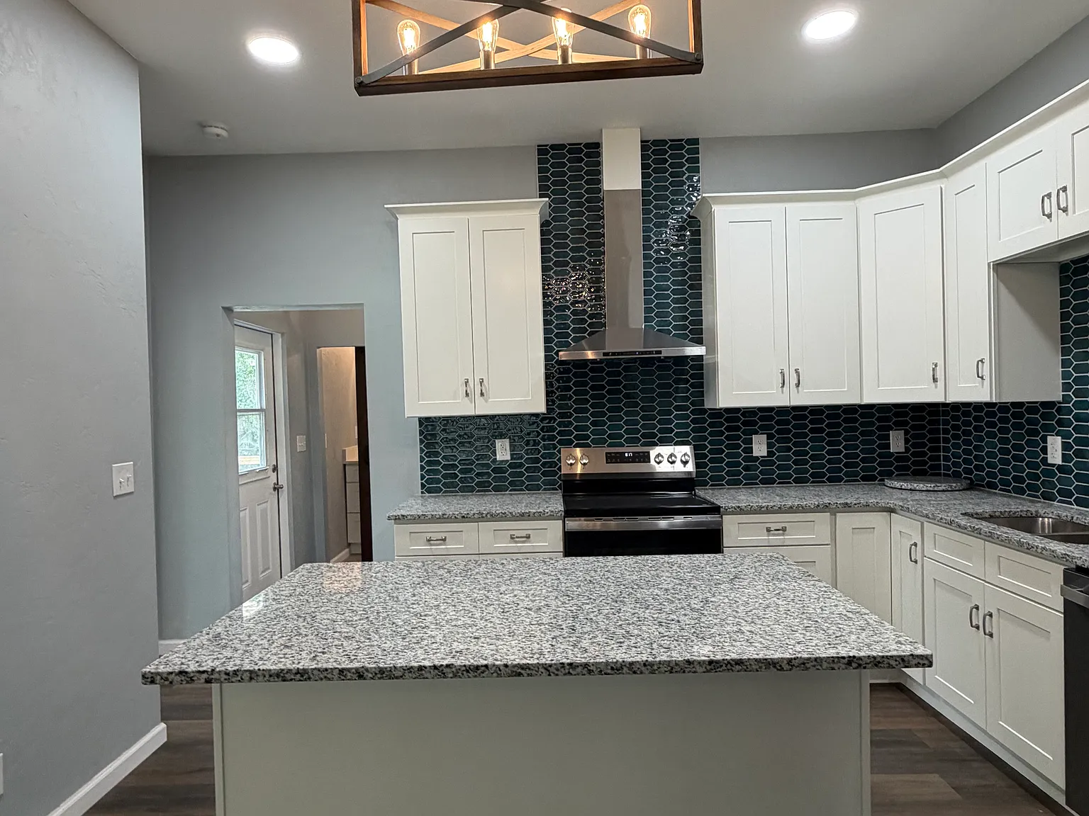 3 bed, 1540 sqft, $2,400 — Photo 2