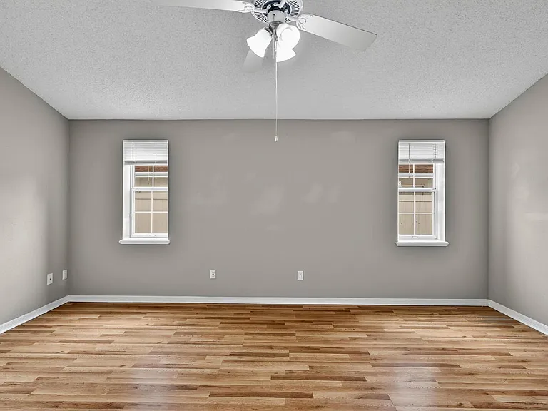 77 Folcroft Ln — Photo 33