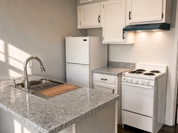 911 Sylvan St APT 3, Emporia, KS 66801