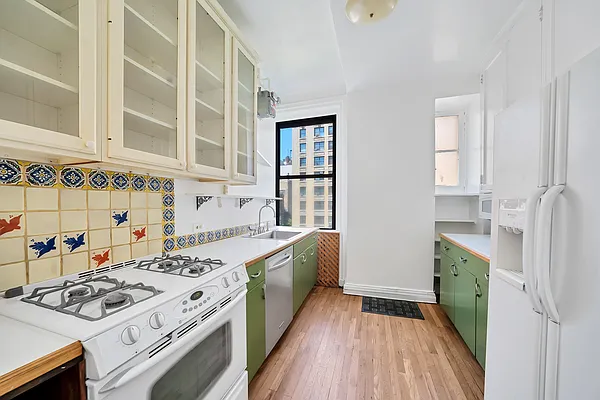 Sold by Douglas Elliman | media 30