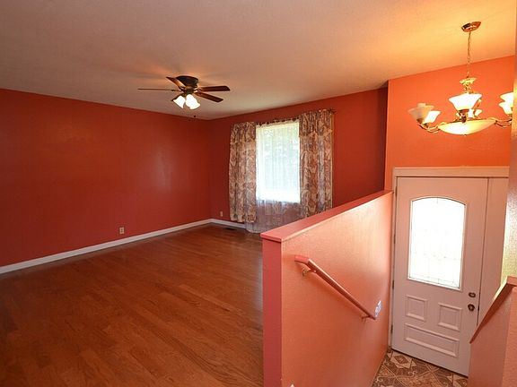 2nd image of 1420 W Walnut Dr