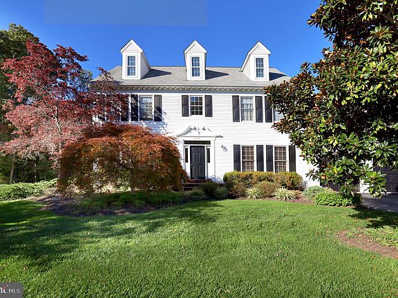 3rd image of 9410 Meadow Crossing Way
