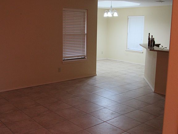 2nd image of 3410 Paloma Cir N