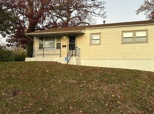 9876 Eastdell Dr, Saint Louis, MO 63136
