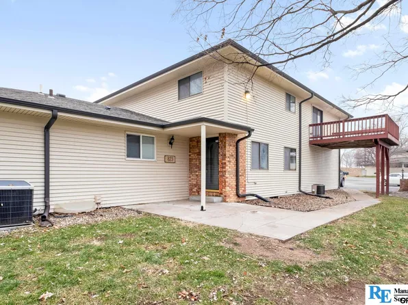 823 N 123rd Ct, Omaha, NE 68154