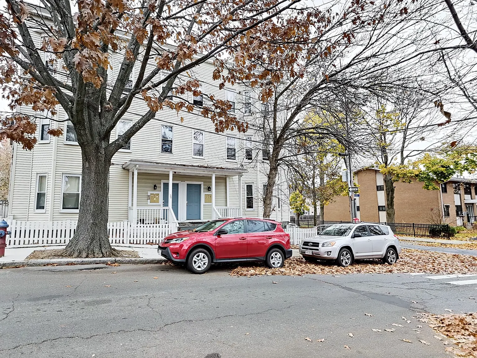 3 bed, 9999 sqft, $3,200 — Photo 3