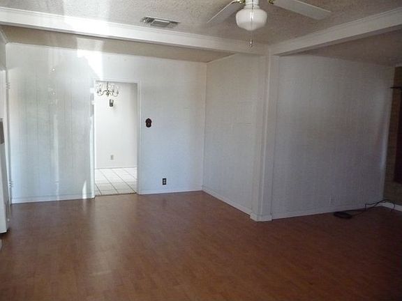 3rd image of 10546 Jardine Ave
