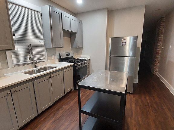 2nd image of 2413 Painters St
