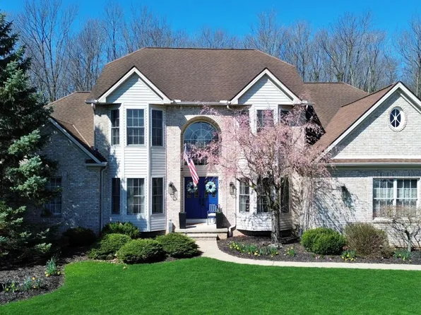 10292 Forestwood Ln, North Royalton, OH 44133