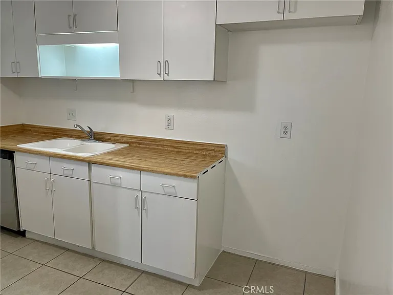 2064 E Evergreen St — Photo 5