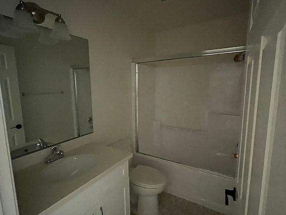 5th image of 621 E Magnolia Blvd APT E