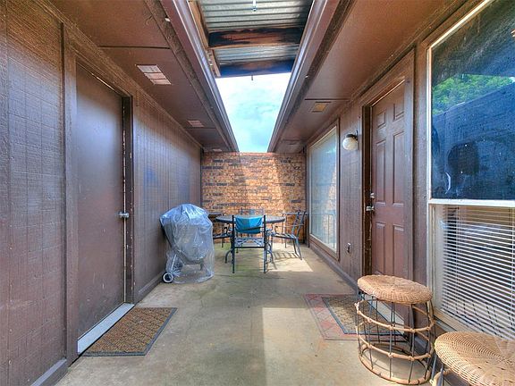 3rd image of 2529 W Hefner Rd