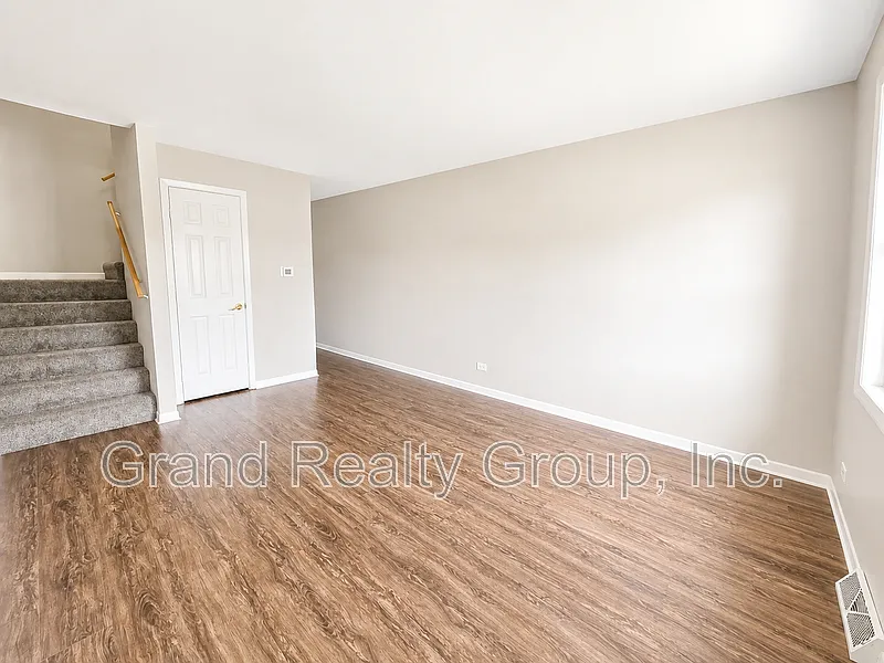 2 bed, 1.0 bath, $1,600 — Photo 3