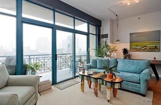 340 W Superior St #806