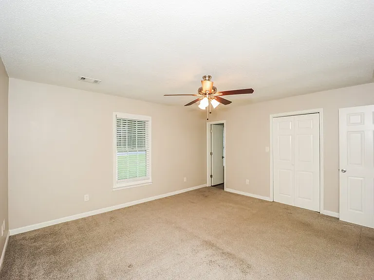 10916 Clearwater Dr — Photo 10