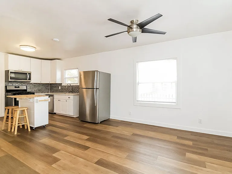 702 Dixieanne Ave — Photo 3