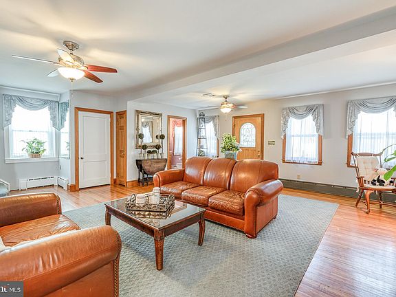 5th image of 3722 Taylor Ave