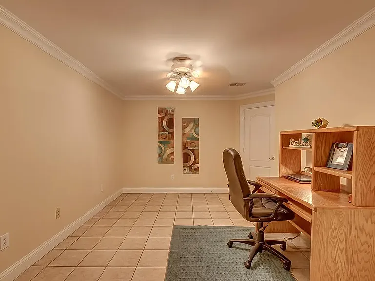 909 Village Green Ave — Photo 29
