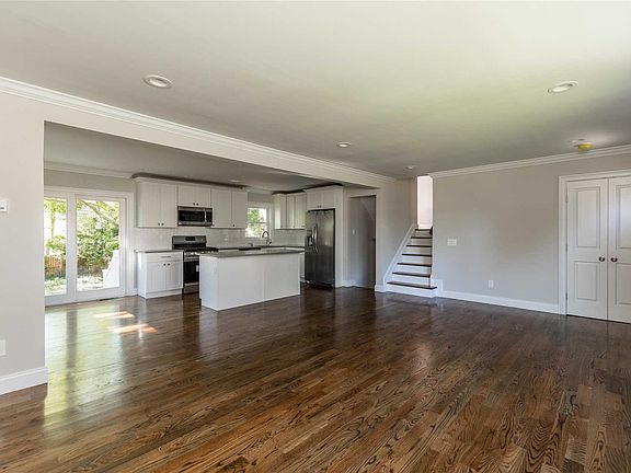5th image of 17 Frances Dr