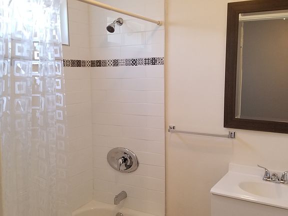 5th image of 840 N Ardmore Ave APT 3
