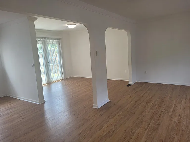 6818 Rolling Rd — Photo 9
