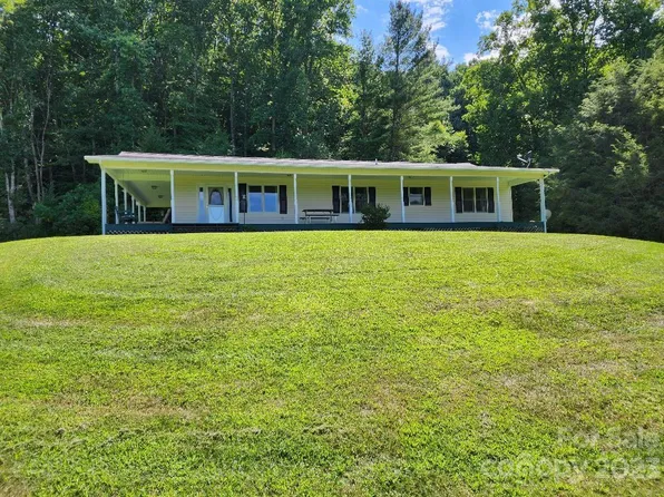160 Snake Den Dr, Burnsville, NC 28714