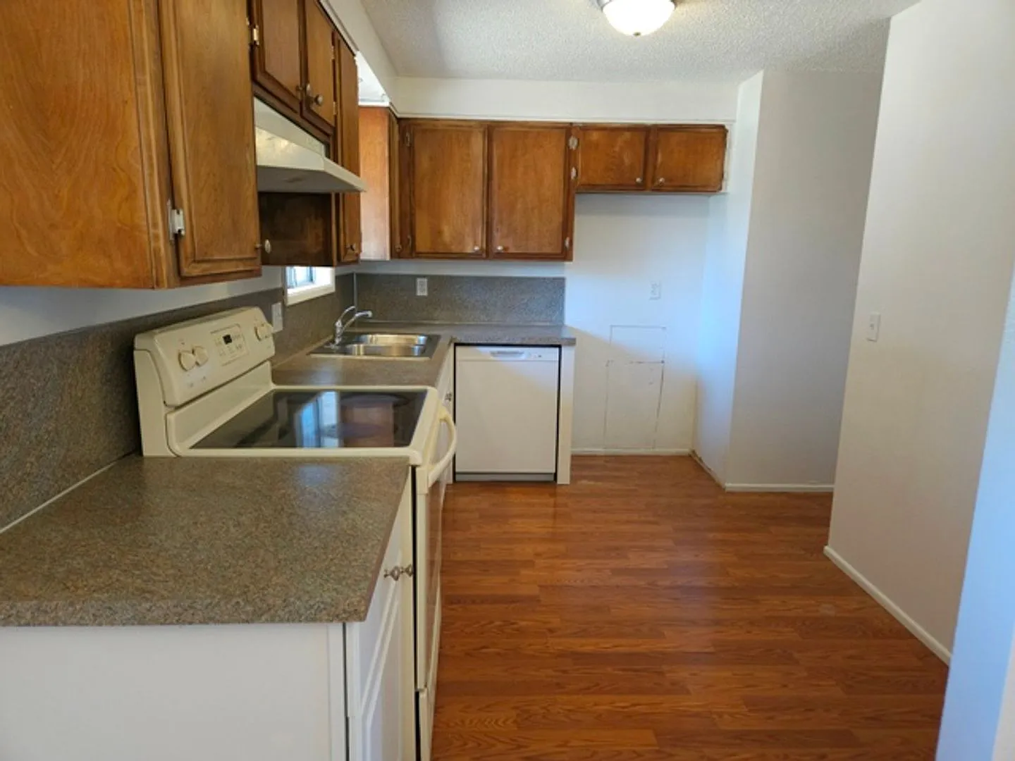 3Bd/1.5Ba Single Story Home - For viewing! — Photo 3