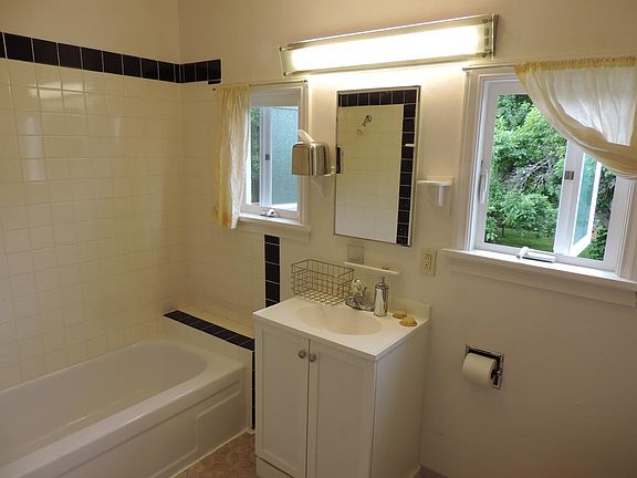 Bath facing south for some sun, bird songs and backyard comf