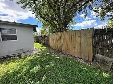 2601 NW 64th Ter — Photo 16