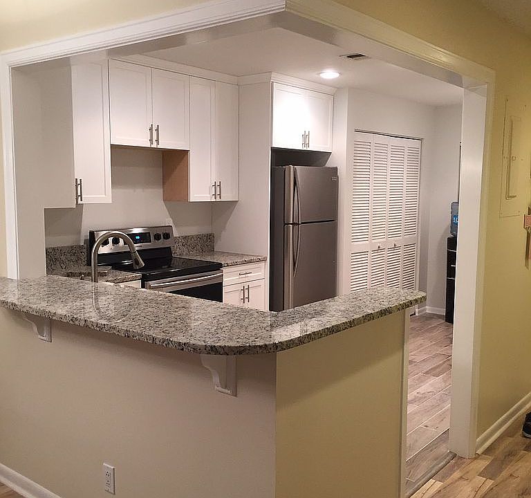 1st image of 2920 SW 22nd Cir #2C