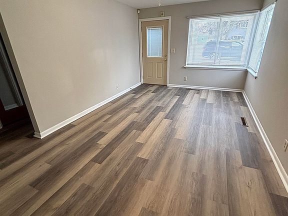 3rd image of 555 Samantha Ave