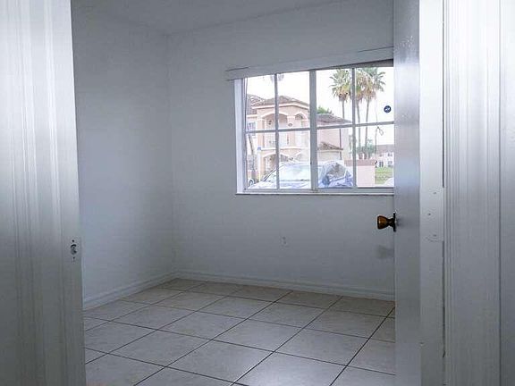 4th image of 1270 SE 27th Street #106
