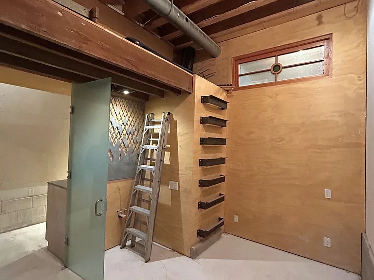 303 Coxwell Ave — Photo 6