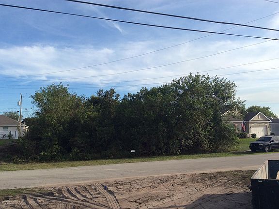2nd image of 572 SW Millard Dr