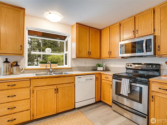 5th image of 16312 92nd Avenue Ct E