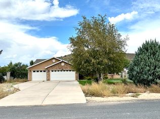 1090 W Sapphire Dr, Saint George, UT 84770