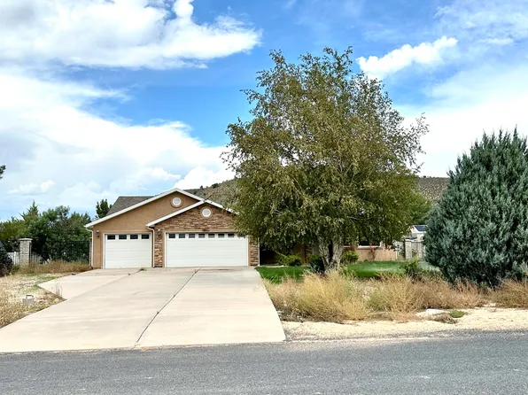 1090 W Sapphire Dr, Saint George, UT 84770